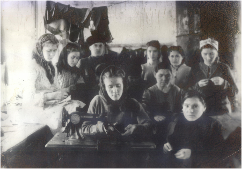 Коллектив работниц артели «Сапожник» 1924-1929 года